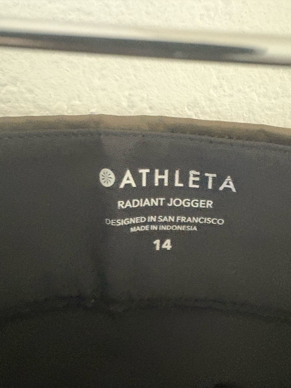 Athleta Radiant Jogger pants featuring ankle zippers shiny sateen finish size 14 - Picture 5 of 9